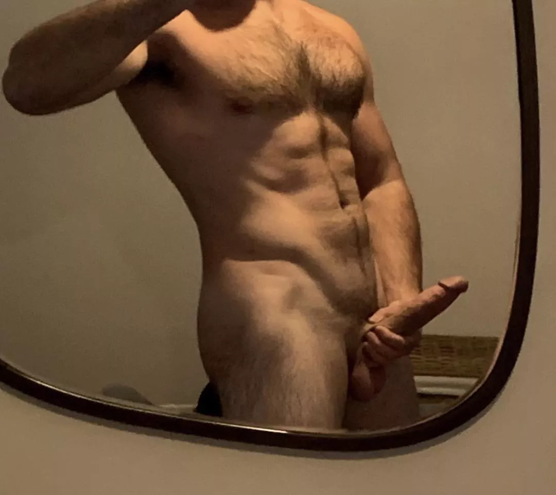 Who’s gonna show this DILF (31) some hospitality and welcome him to the neighborhood?