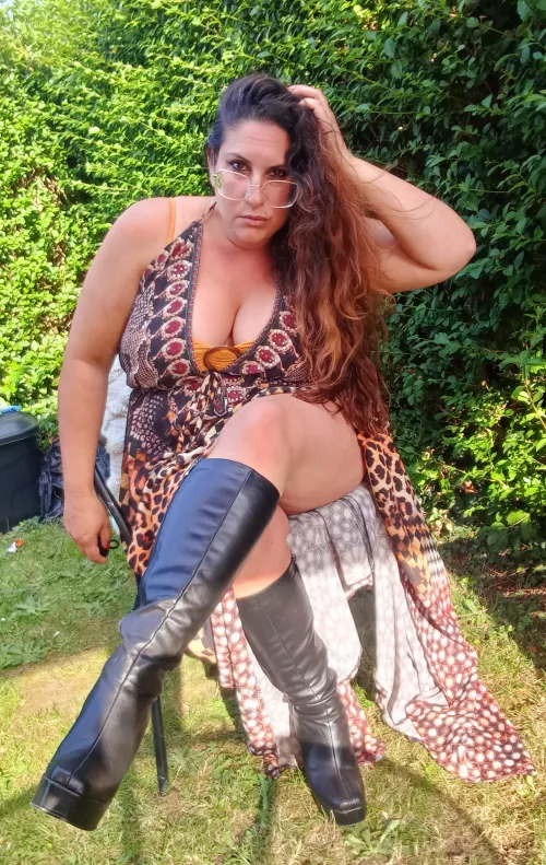A sexy boots summer outfit 