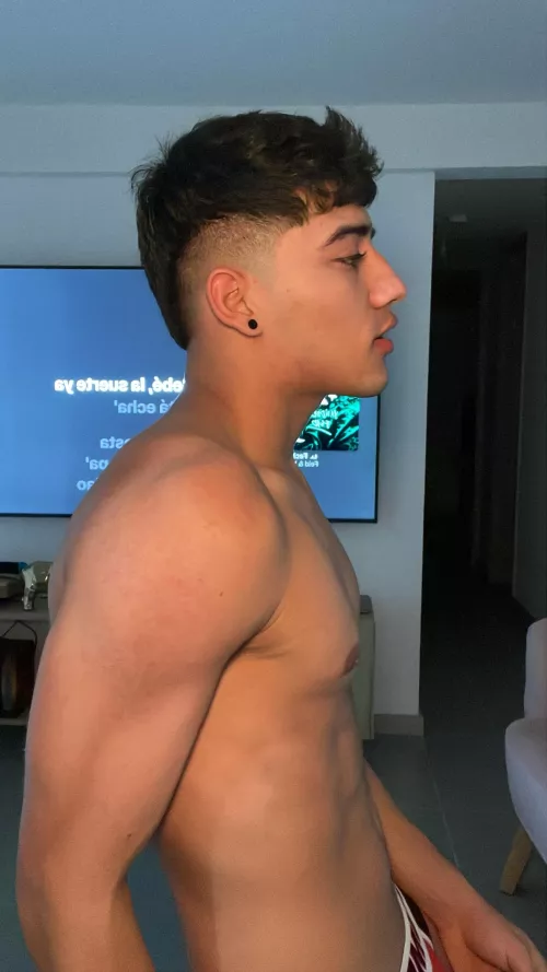 As a 18yo, 150lbs twink, would you be my perfect dominant partner?