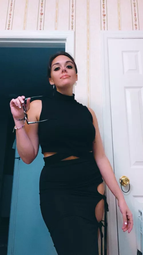 come to the gallery w me 