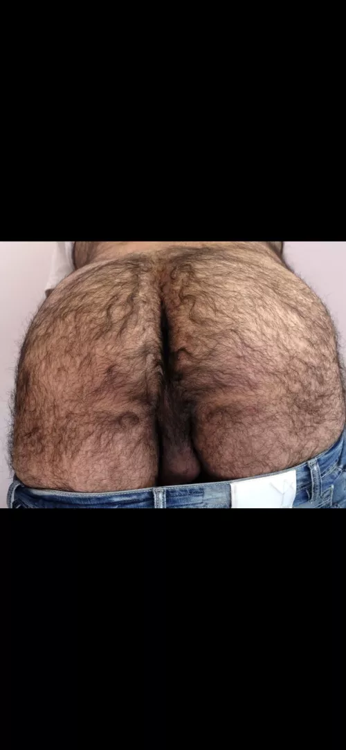 Man it’s hot today. Guess I picked the wrong day to go commando. 