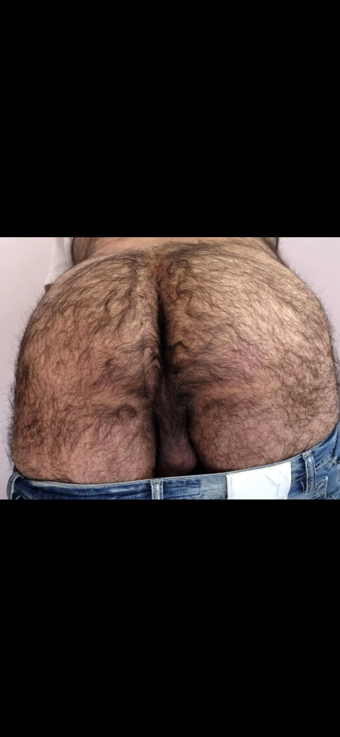 Man it’s hot today. Guess I picked the wrong day to go commando. 