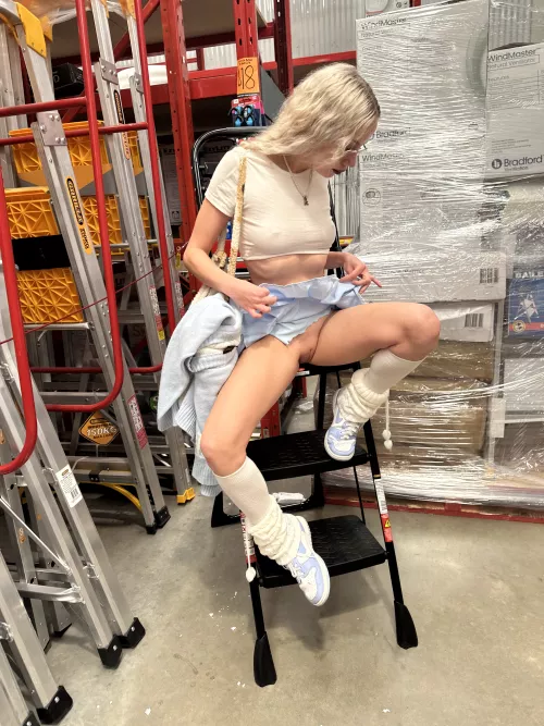 Pussy flash at the hardware store hehe 🤭