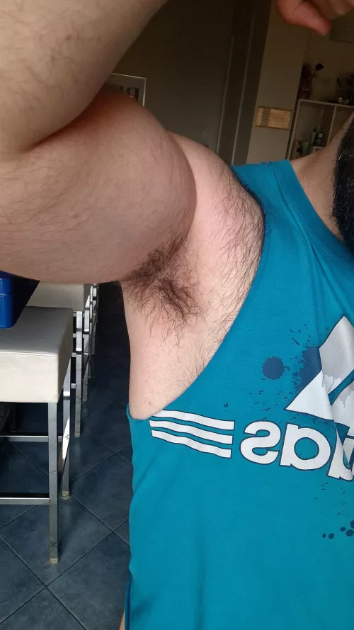 Workout pits, AC was broken, lick or sniff?