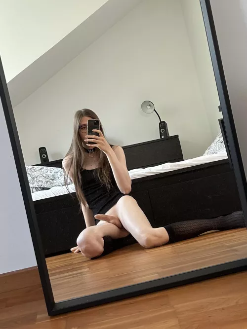 are you into alt girls who pack a little extra? ;P