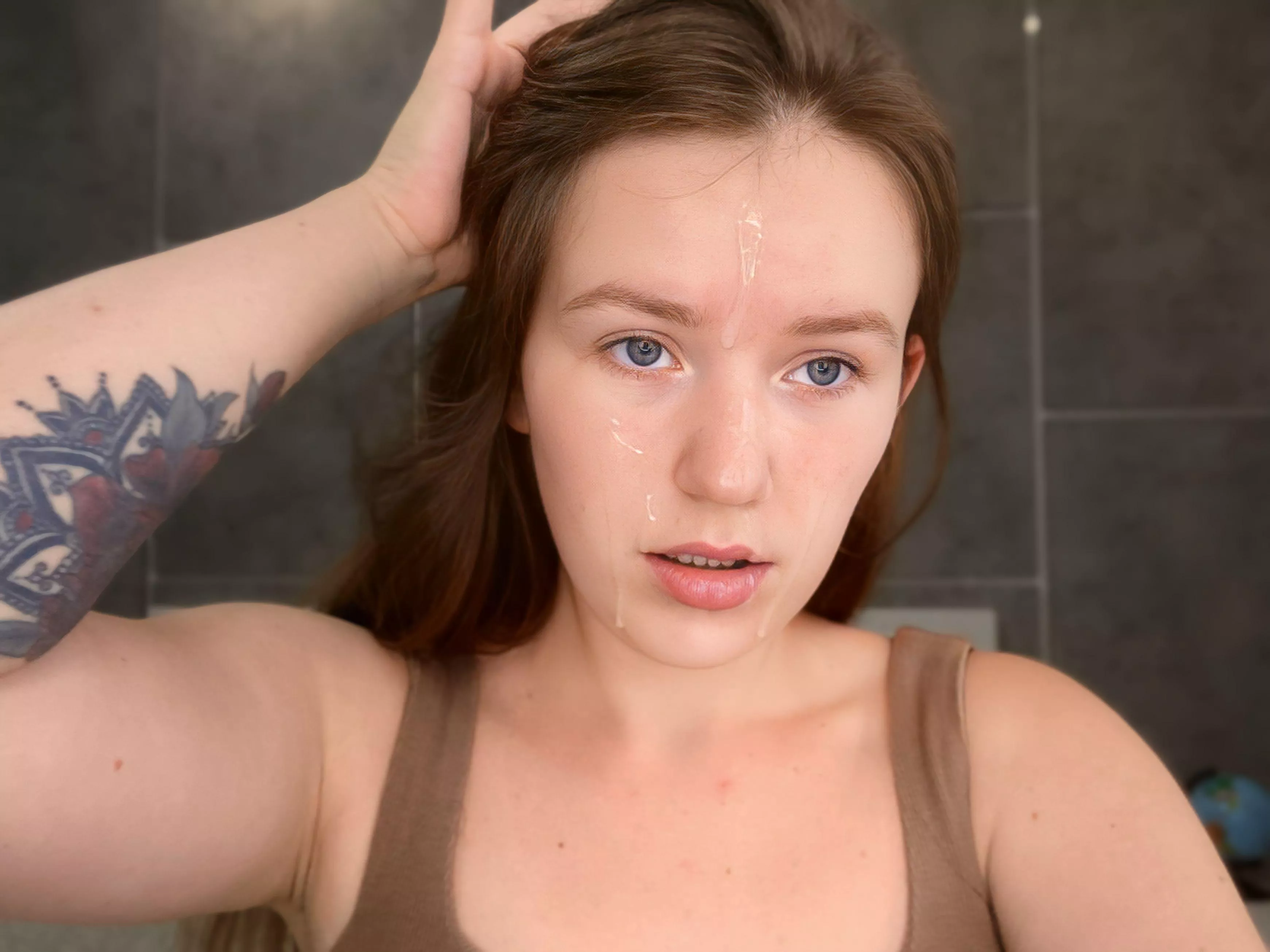 Everything around is already in the cum , it's time to add inside