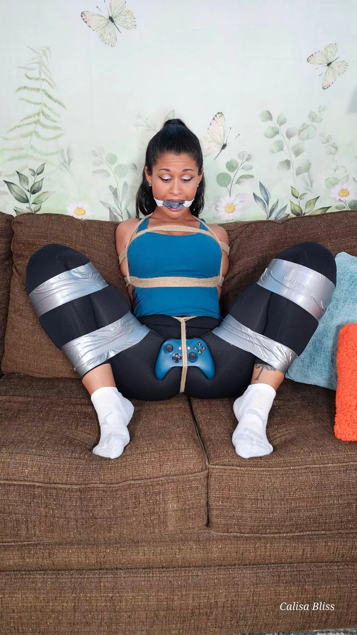 Gamer girl frog tied