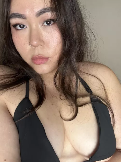 How many shots would you need to fuck a chubby Japanese girl? 🫣