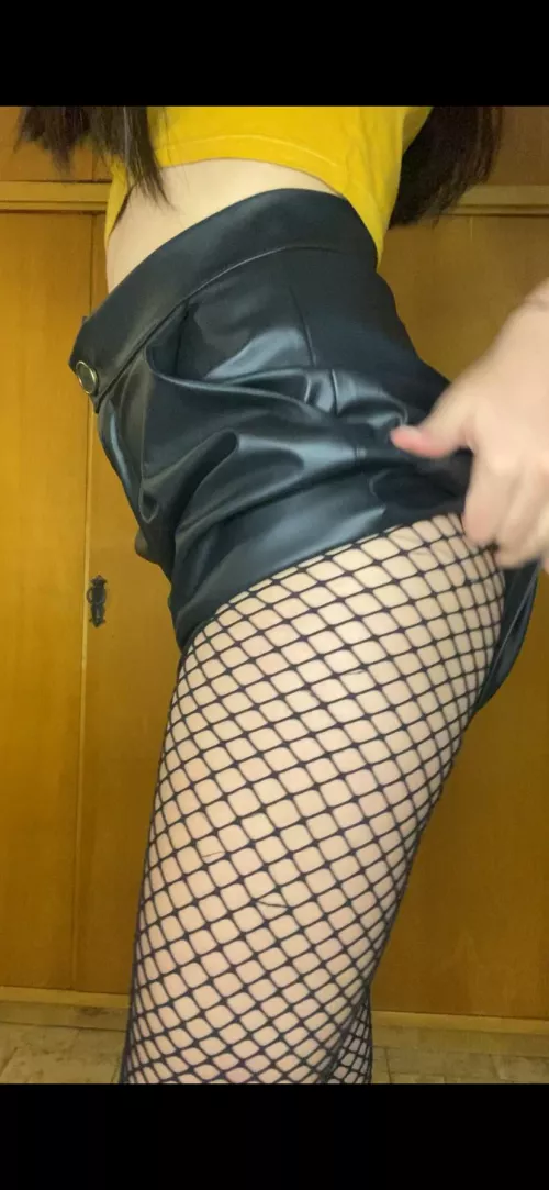 i love lick black leather 🖤👅 do you too?