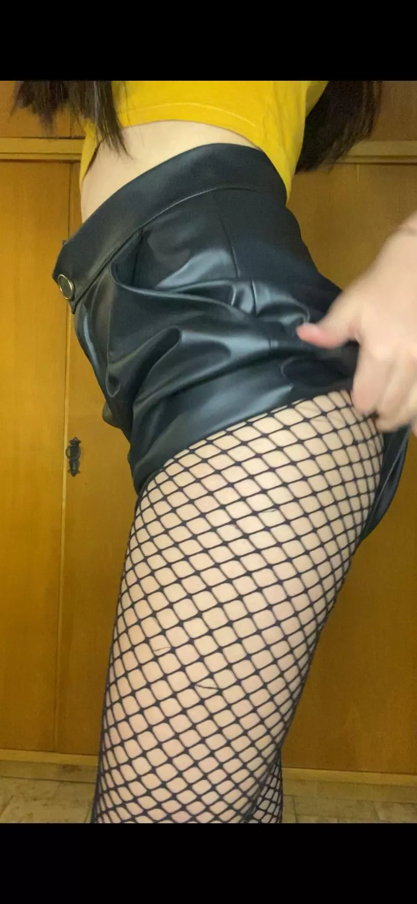 i love lick black leather 🖤👅 do you too?