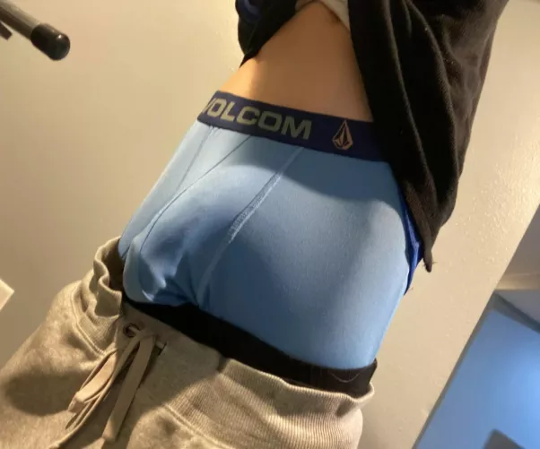 Is my uncut bulge noticeable when wearing compression boxer briefs? (18)