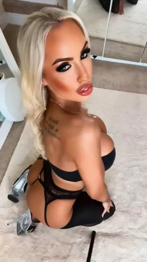 I've turned into a naughty bimbo fuckdoll