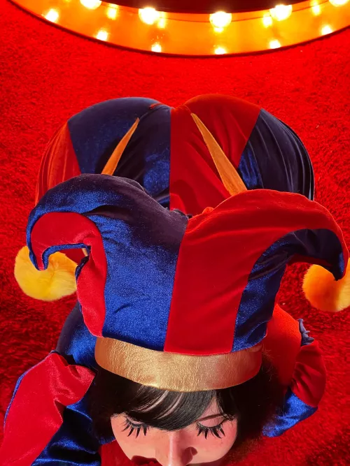 Pomni cosplay by Neyrodesu 