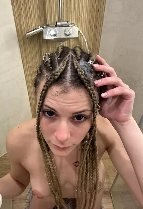 Shower room for two.