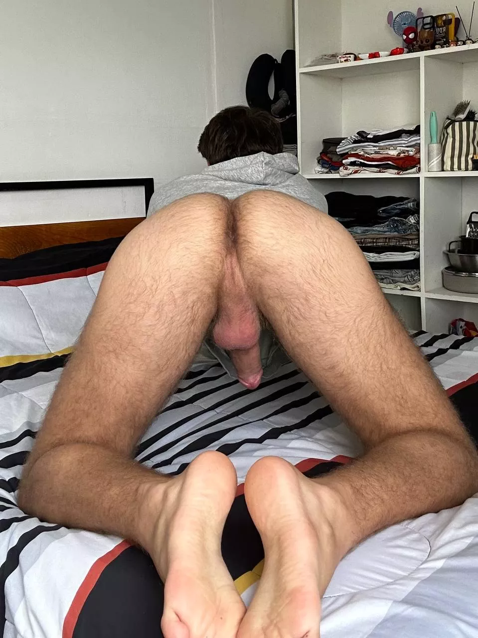 showing off my hairy hole