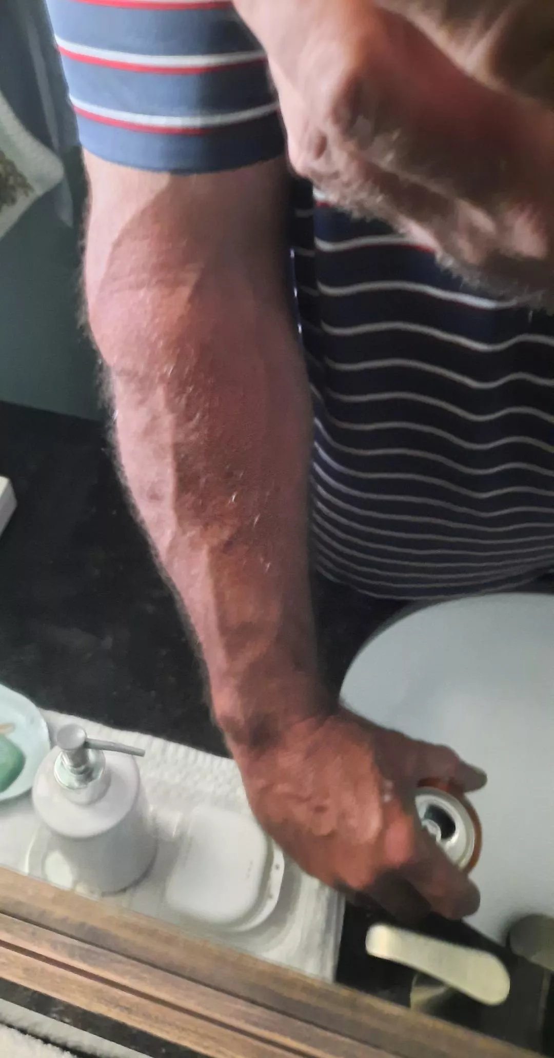 Sink pic with beer. Dont know why but...