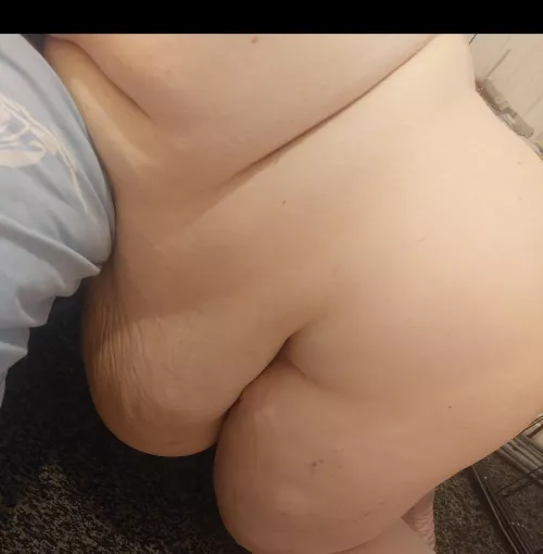 The battle between gravity and my belly is real who is winning ? 