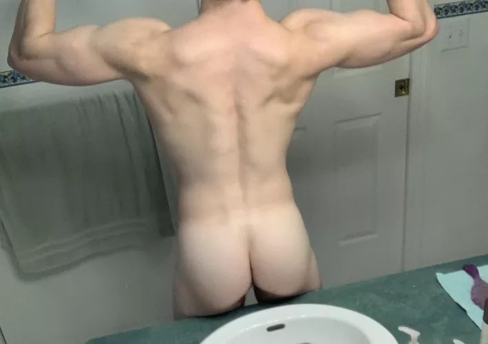 20 uni athlete love big muscles