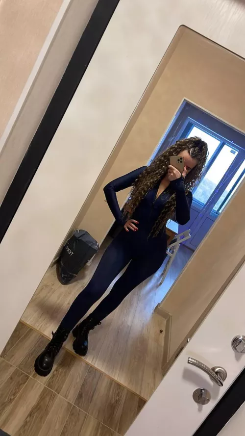 hi how is your day off? did you manage to relax before the work week? if not welcome to my place   https://chaturbate.com/in/?tour=7Bge&campaign=gwOGM&track=default&room=natishaloveu