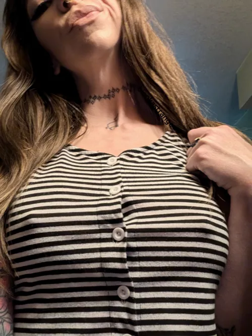 I'm trying to decide if this is what I wear tonight even though it might pop open