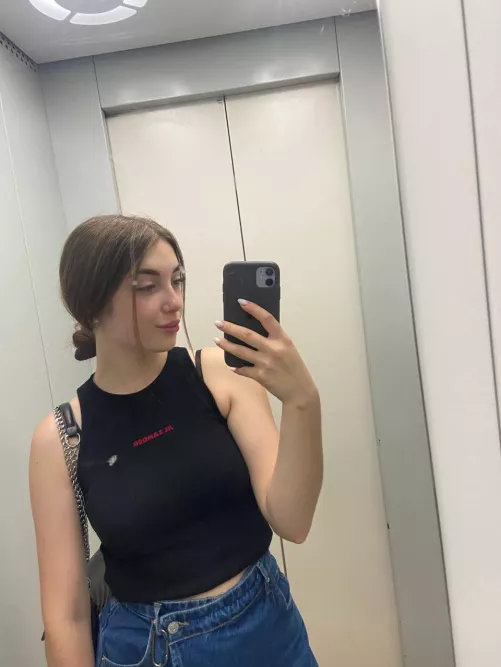 Mirror mirror on the wall, here i am doing selfie again F18