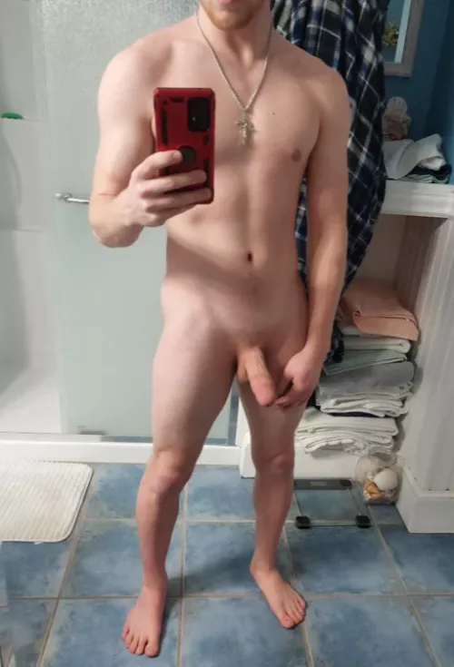 [21] Been looking for bros to send nudes to 