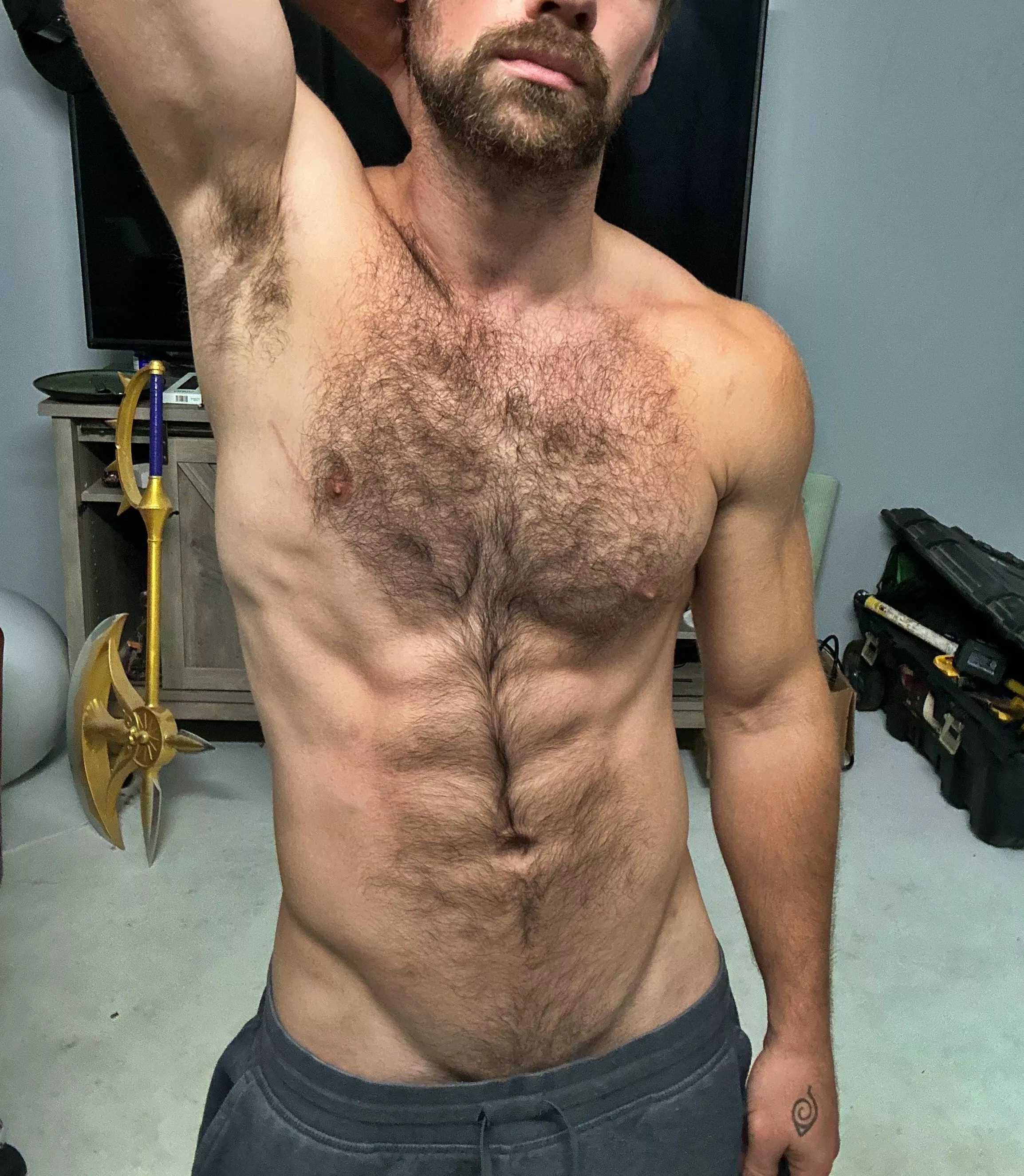 (32) does only nude posts do well here or do the bros also like...