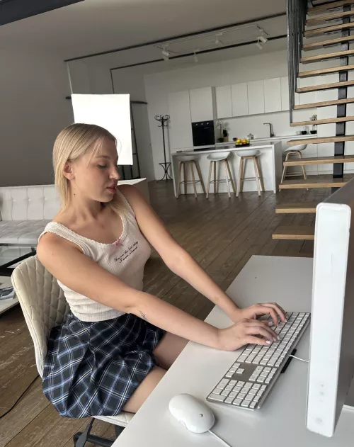 aesthetic gamer wants company