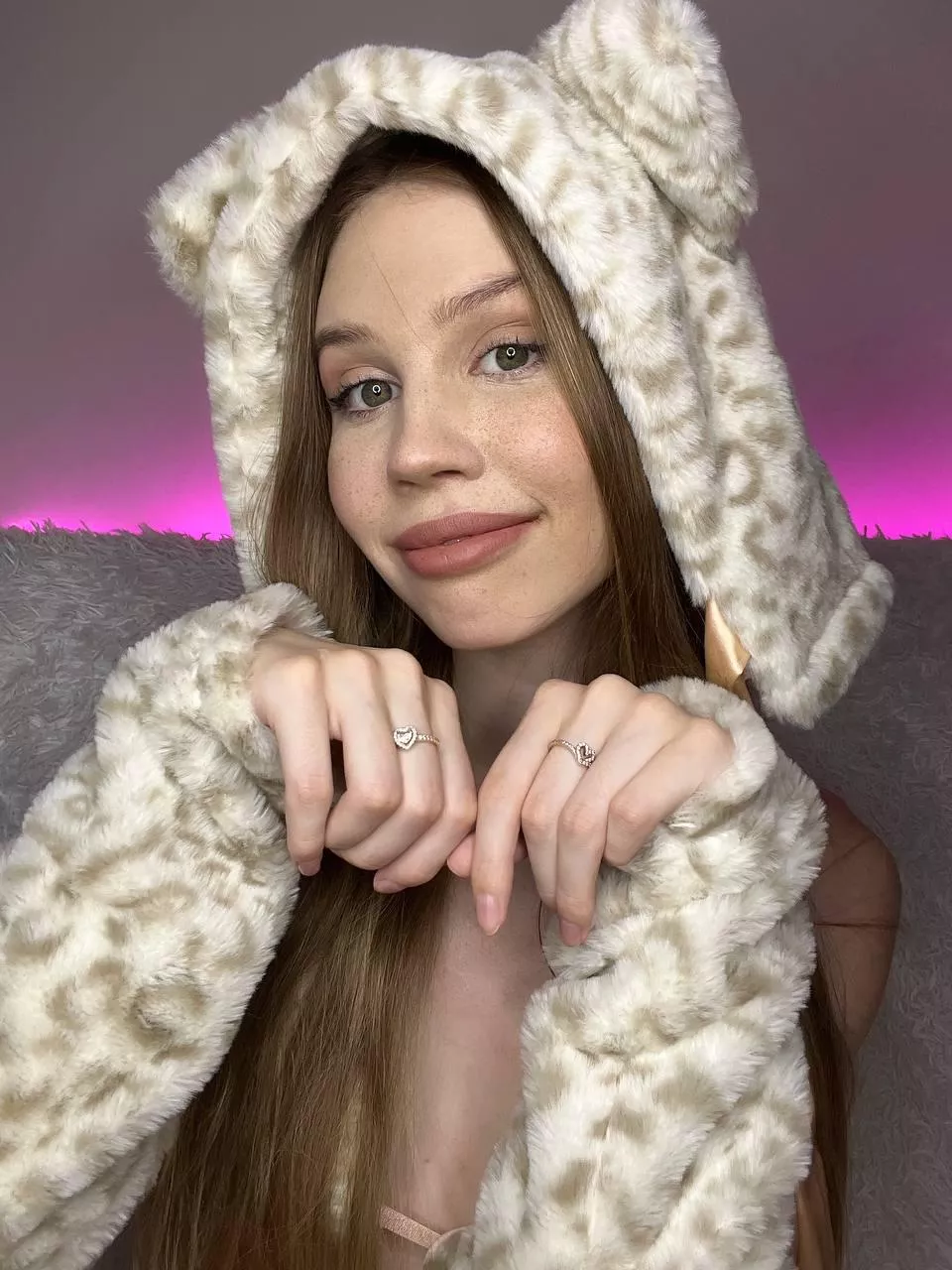 Cute and obedient kitty is looking for an owner, maybe you are the lucky owner?