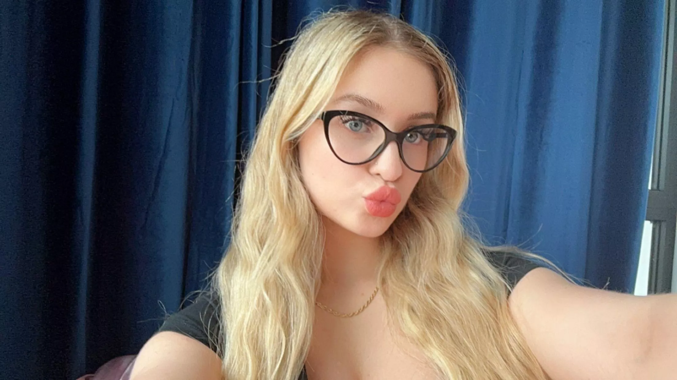 sending you kisses <3