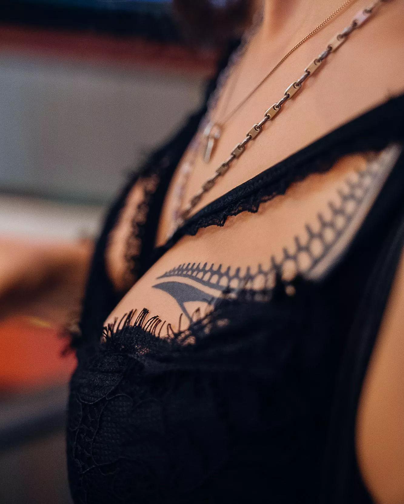 Sharing a little sideboob action 😈✨. What do you think—does this hit the spot or just tease? I'd love to hear your thoughts and see how you rock a little side show! 😉🔥💋