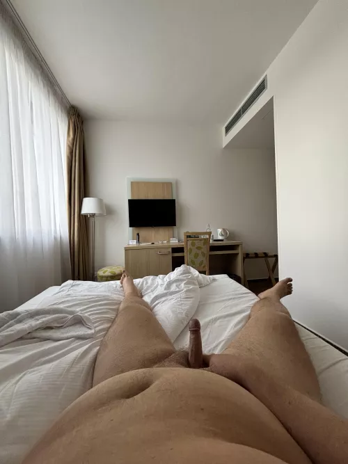 Alone in my hotel room (34)