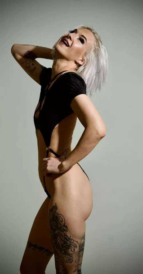 Grab me by the waist