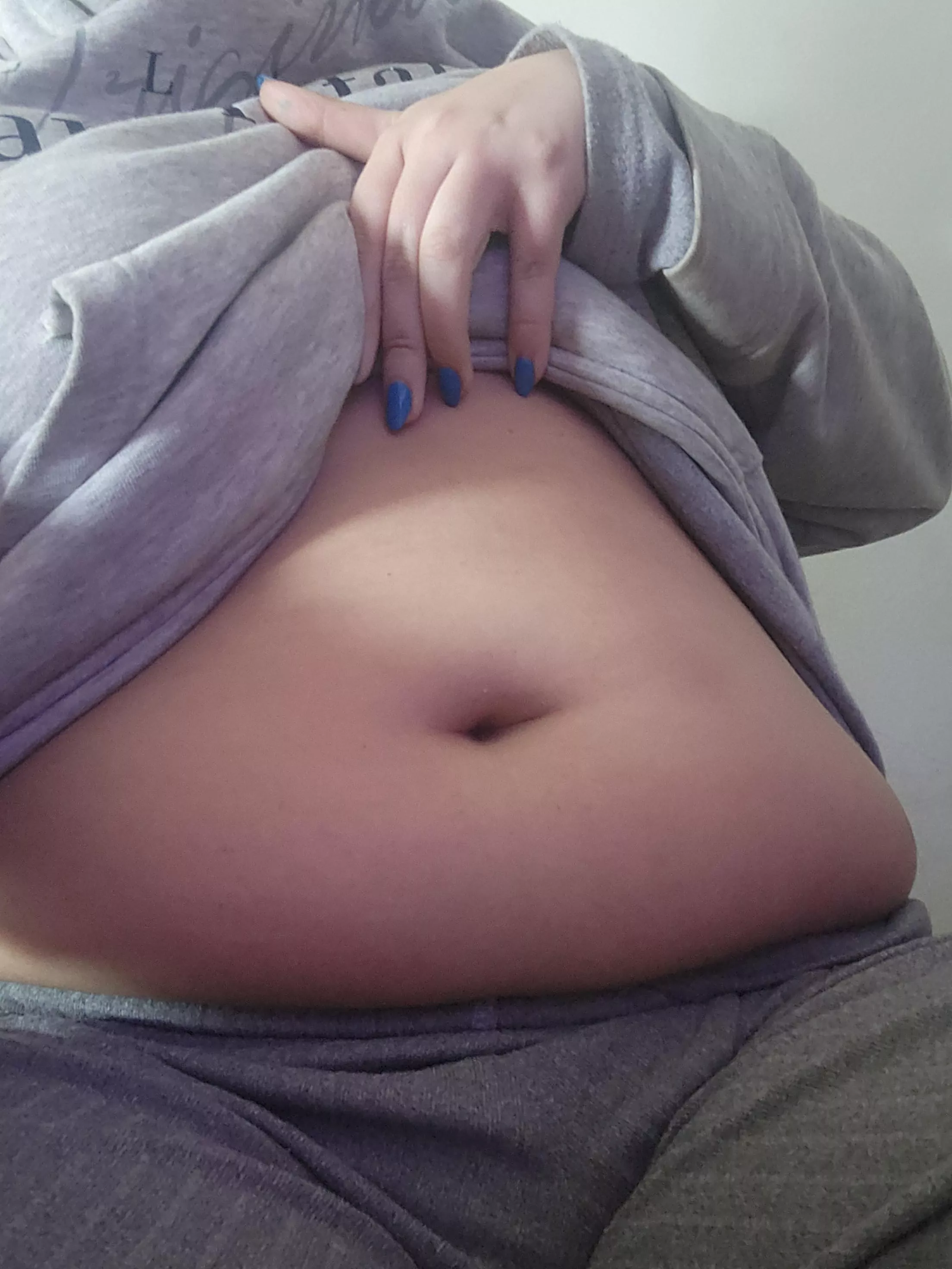 I want to poke my bellybutton 