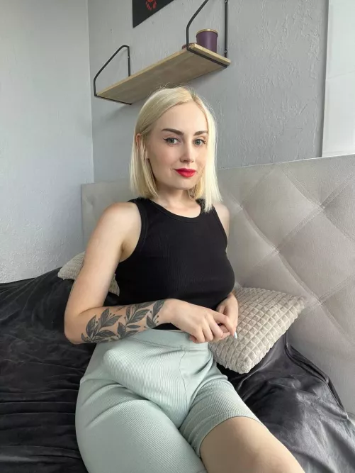 If I went on a first date with a boner in my pants. How would you react?