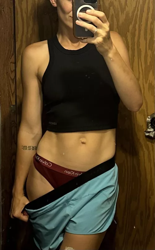 Imagine poking my outie 😜