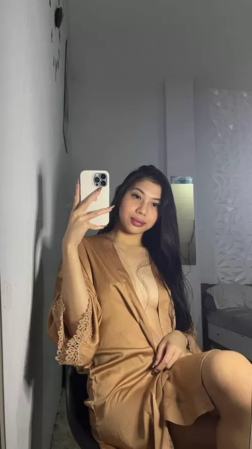 Reflecting on how cute I look today.😉❤️