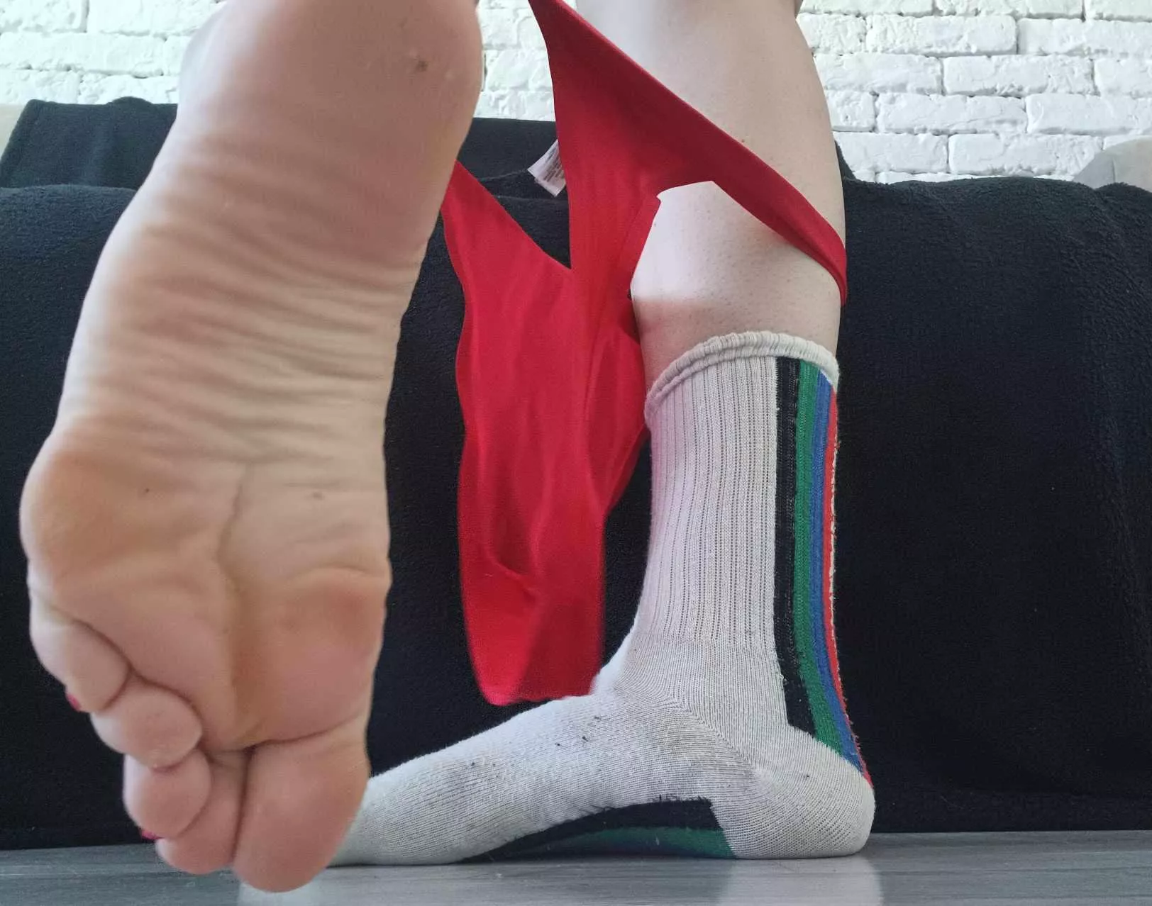 The smell of my used socks and panties is intoxicating