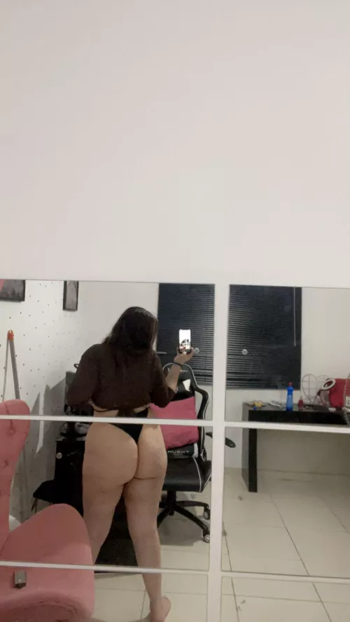 This booty will make your 4inchs vanish 