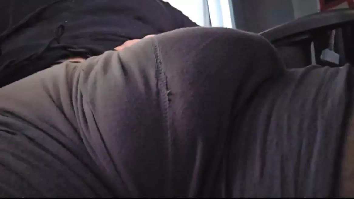 Your view under my desk 😘