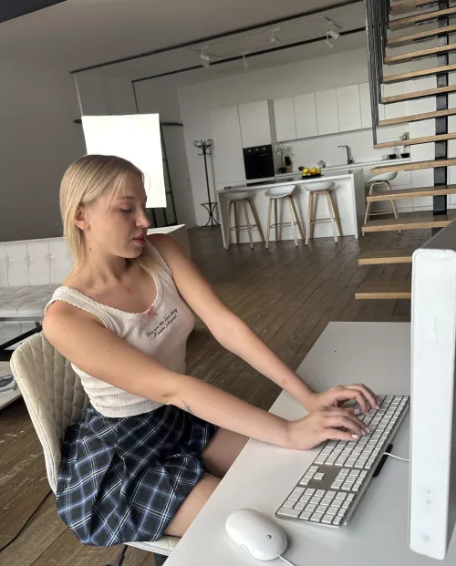 aesthetic gamer wants company