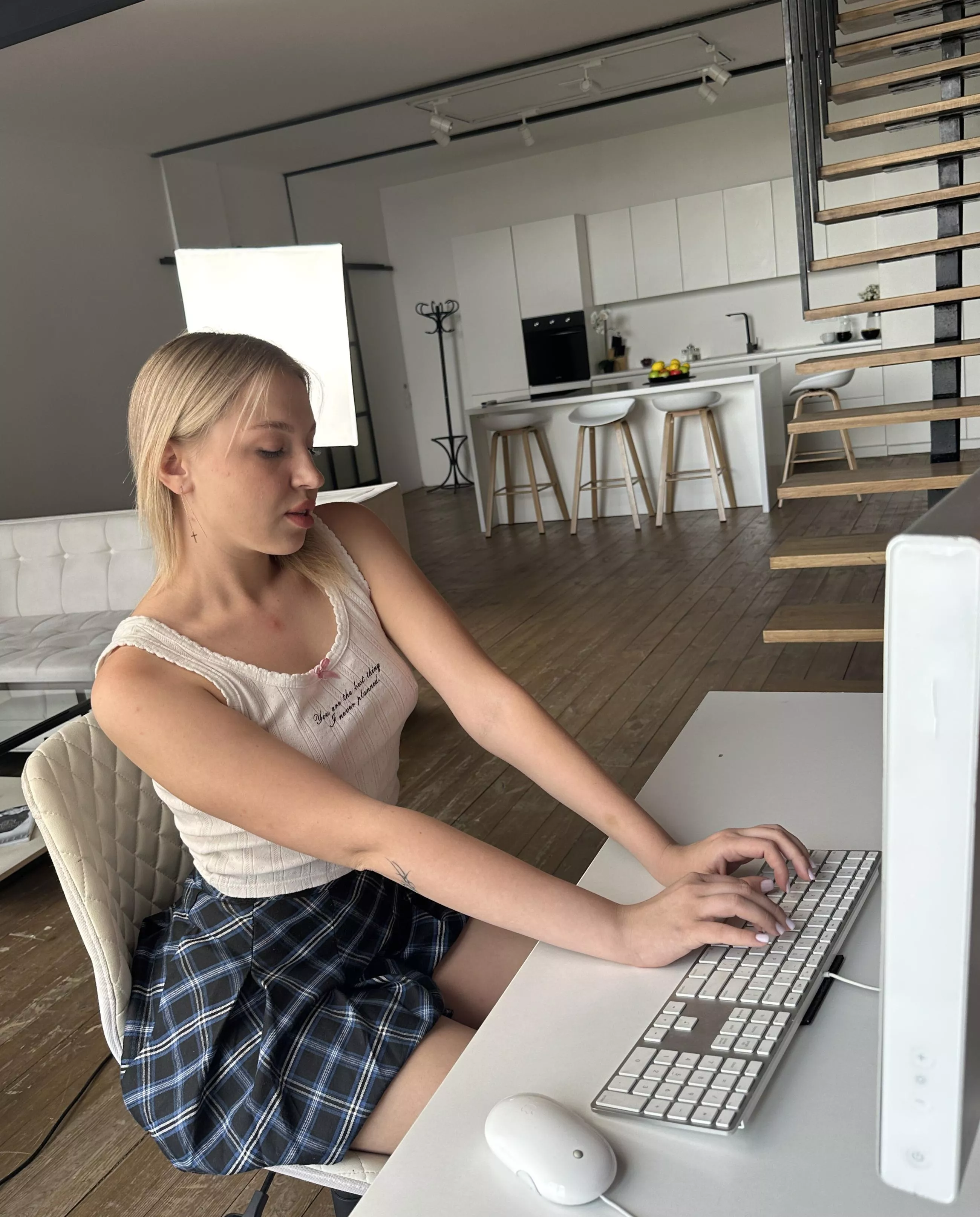 aesthetic gamer wants company