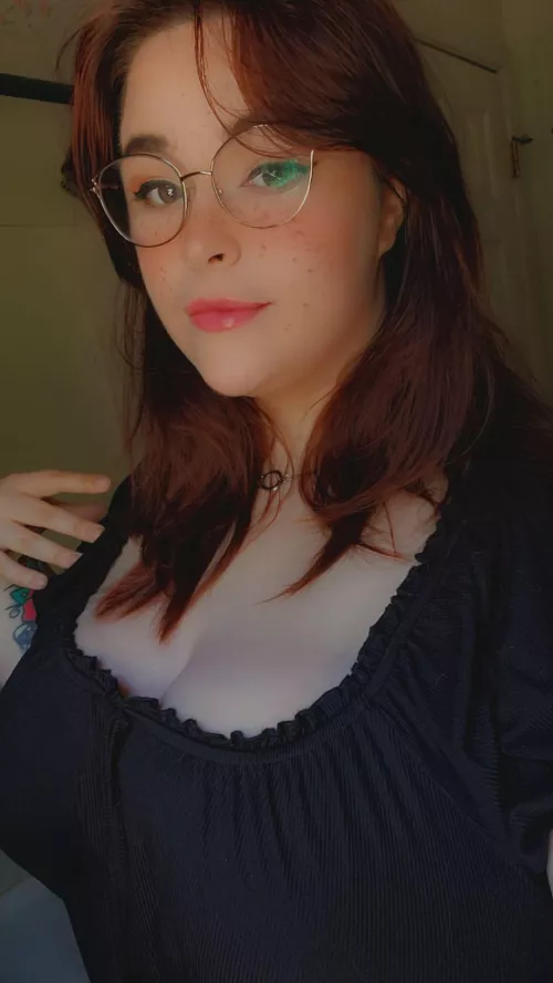 Casual selfie with not too much going on. Just wanted to say hi