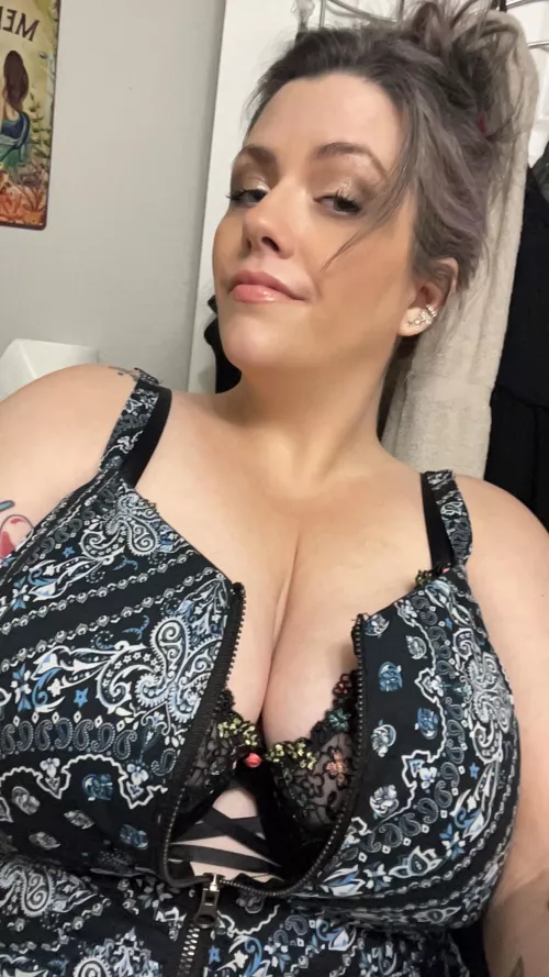 Hello! Happy Tuesday 😘