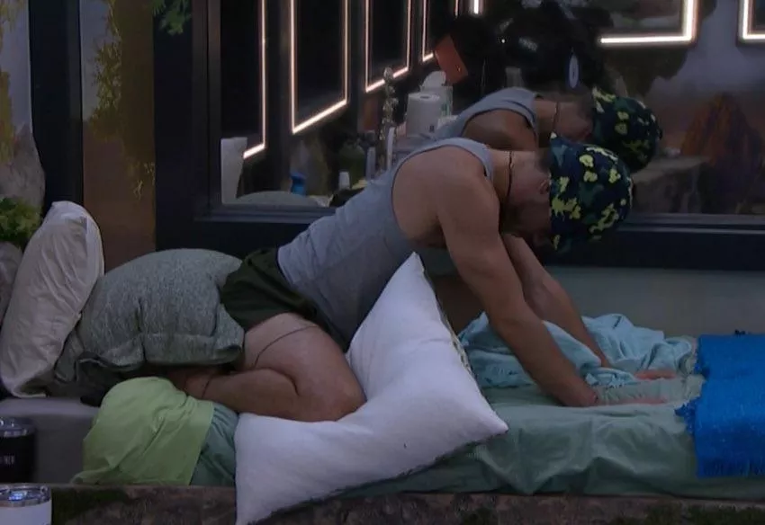 I’ve never been more jealous of a pillow (Tucker bb26)