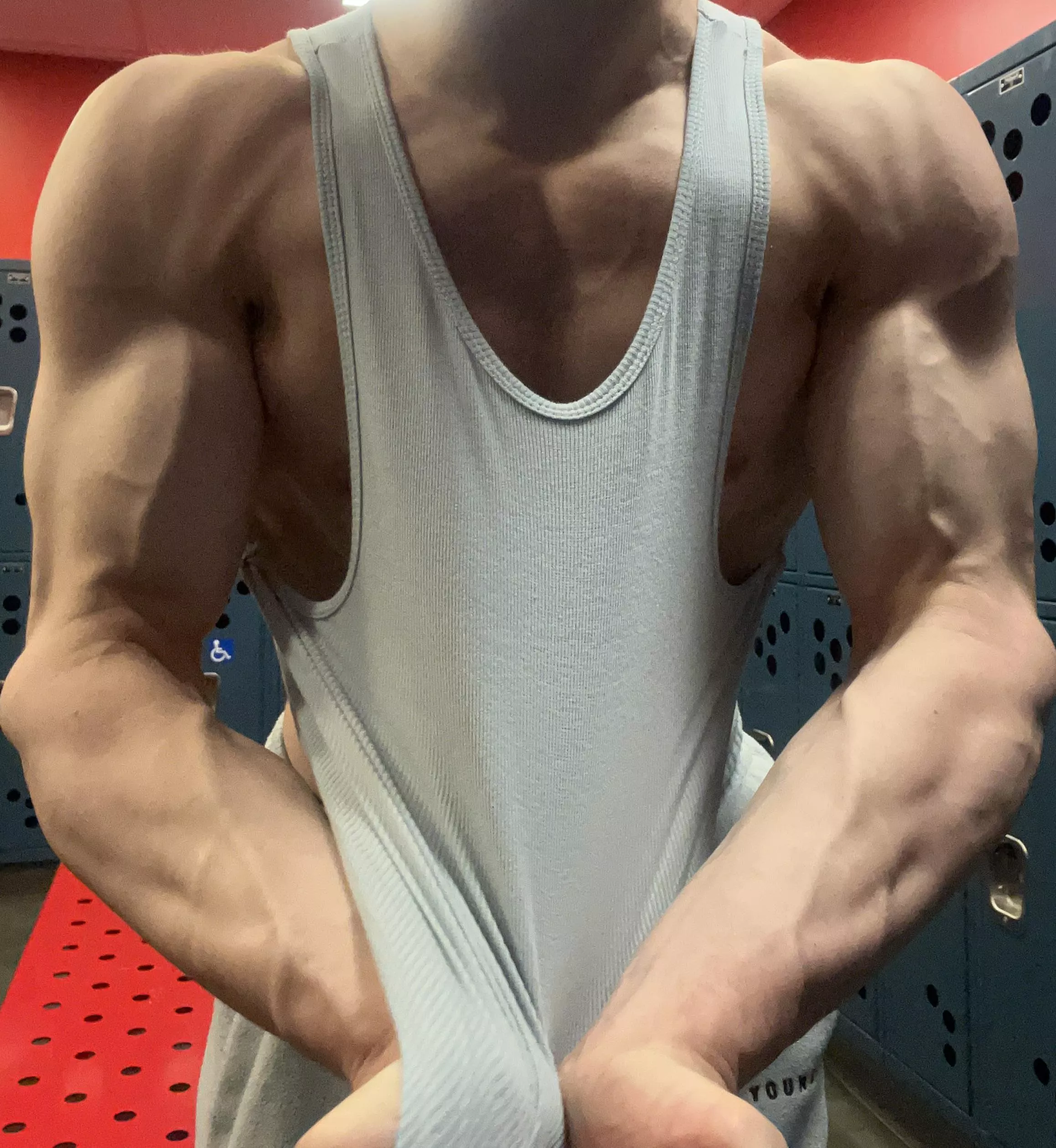 serve this college build 😳💦💰