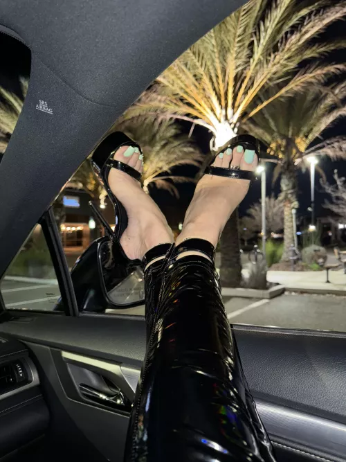 Your nigh is my day 🖤