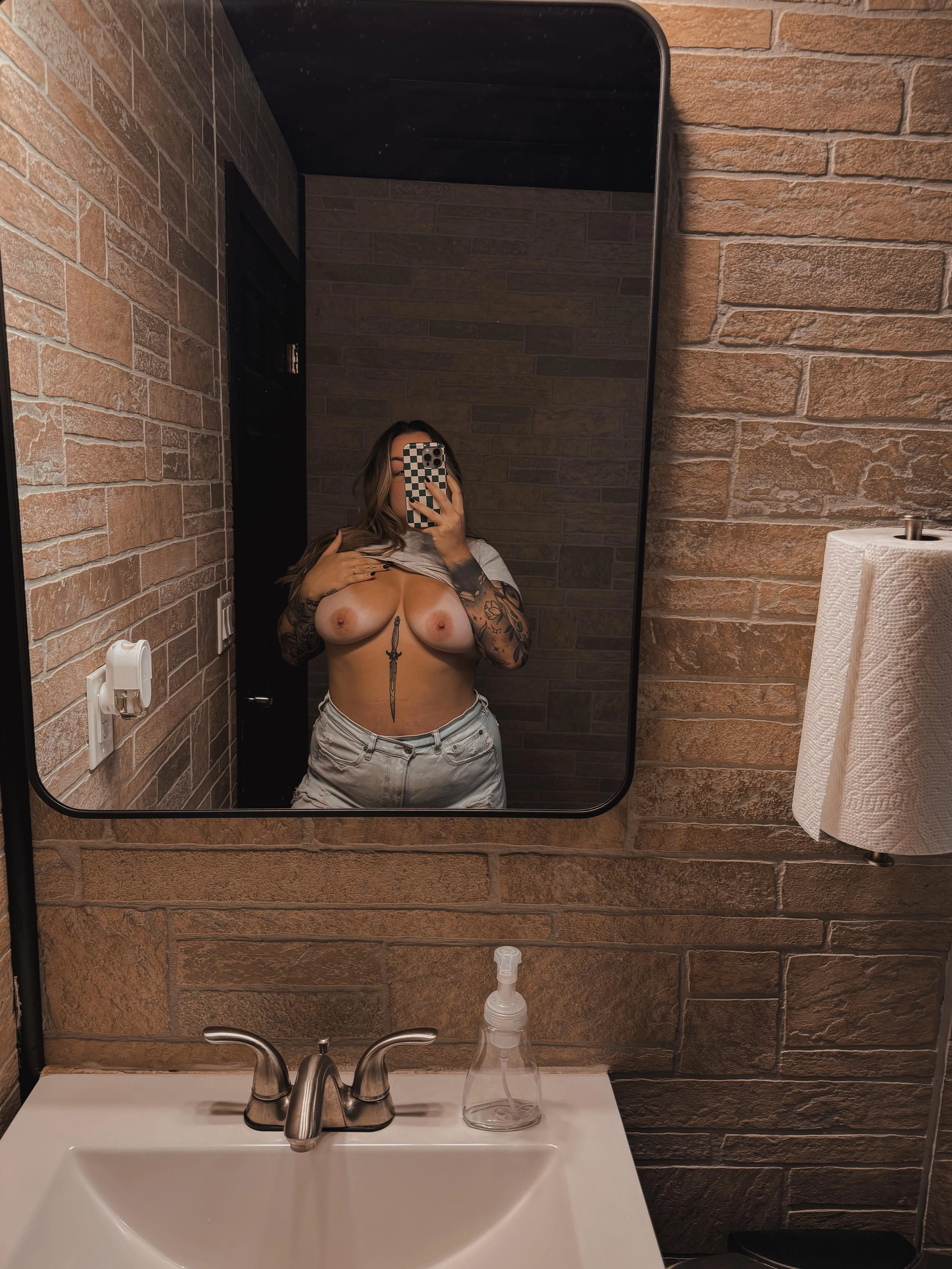Are tan lines still hot