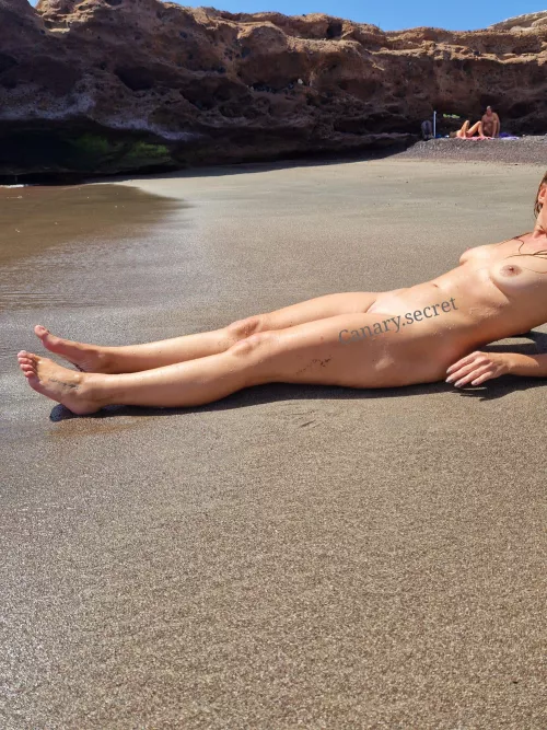 Beautiful way to start the week, love being nude 