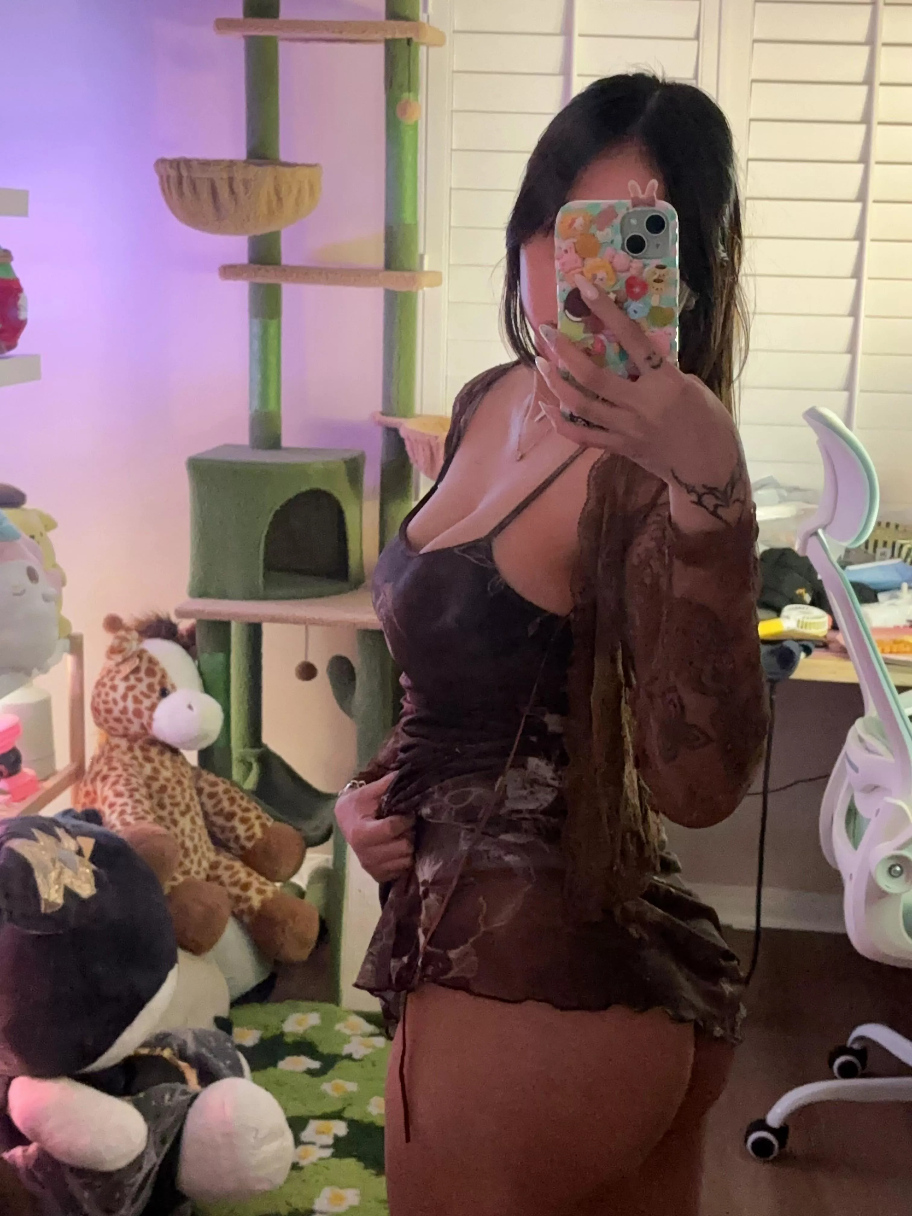 do you think this naughty ass deserve some heavy smack?